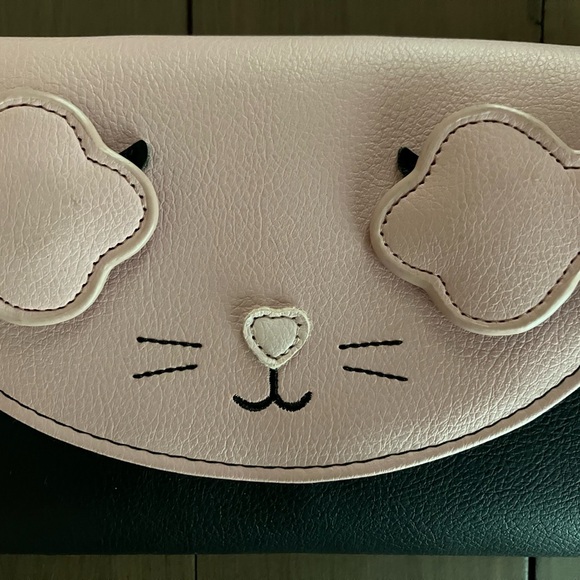 Betsey Johnson Pink and Black Peek a Boo Cat Wristlet Crossbody with Cat Mug - Picture 7 of 13